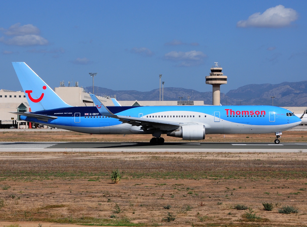 G-OBYF - 767-304(ER)(WL) - Thomson Airways - PMI - 25-08-2015