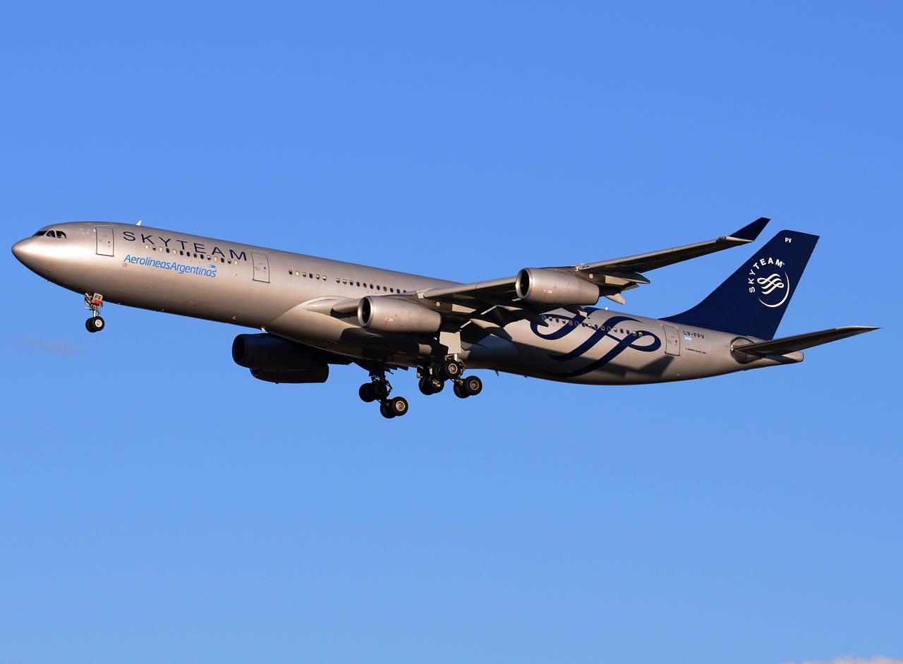 LV-FPV - A340-313 - Aerolineas Argentinas - MAD - 14-03-2015