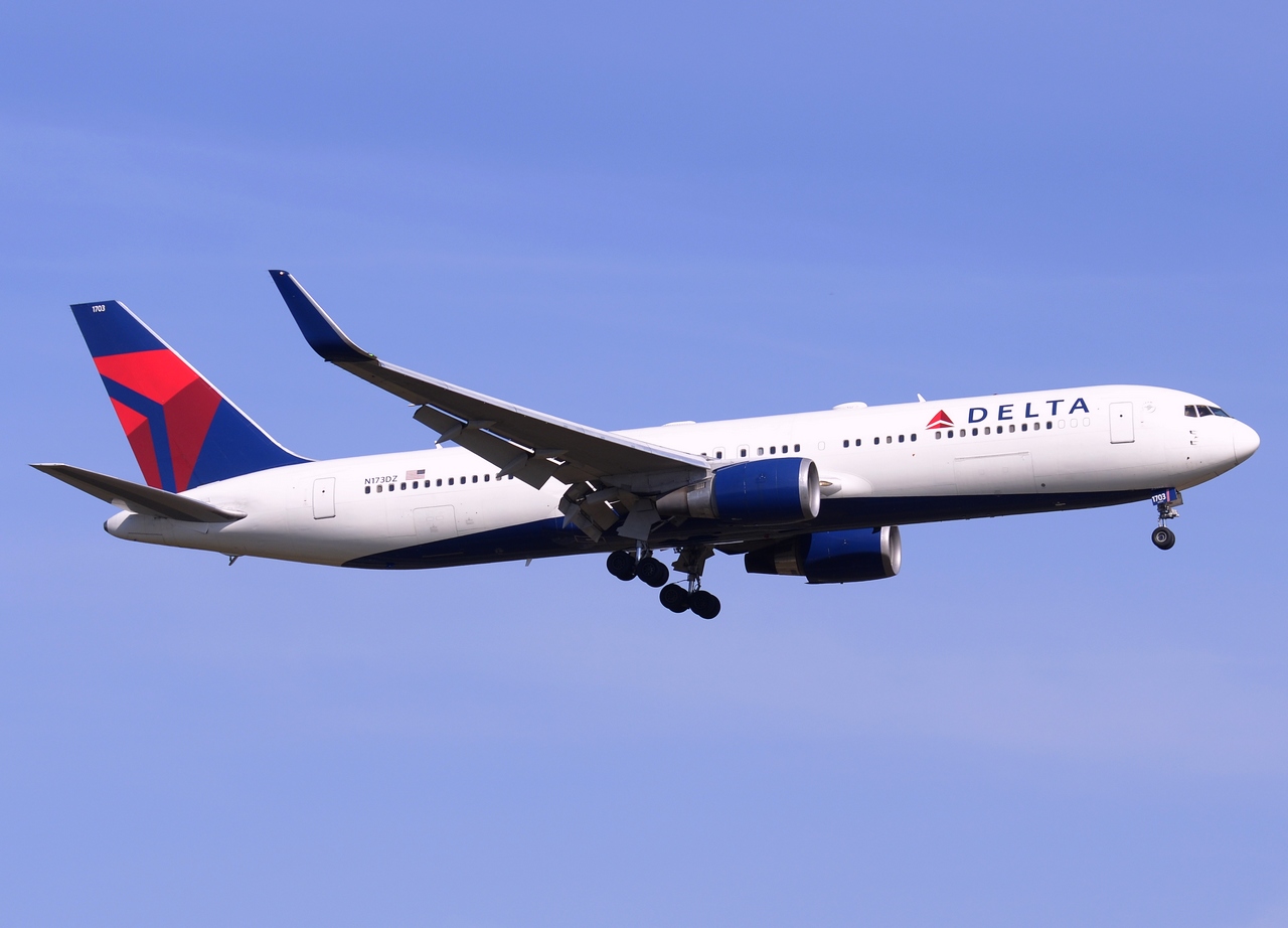 N173DZ - 767-332(ER)(WL) - Delta Air Lines - FRA - 19-04-2015