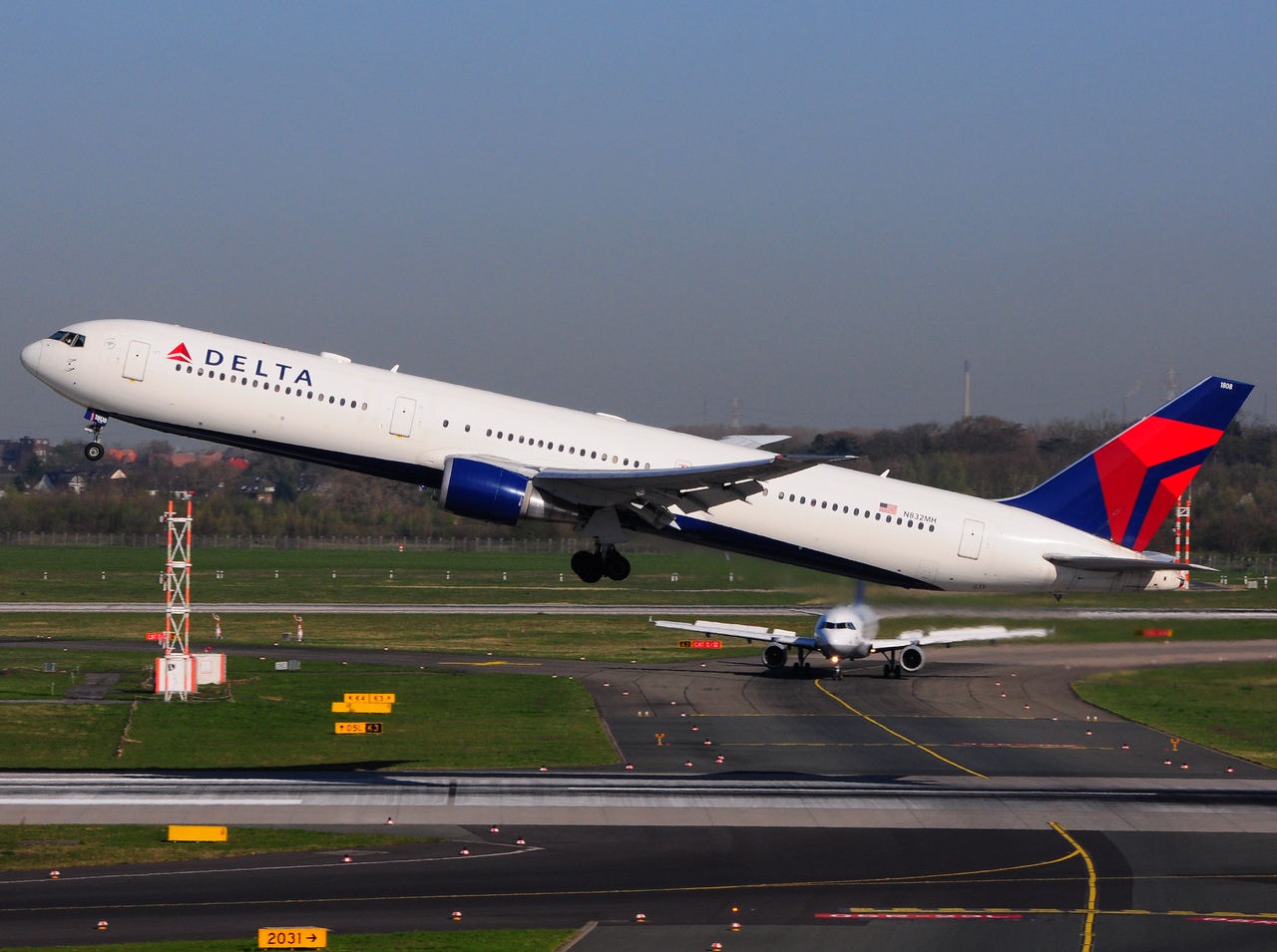 N832MH - 767-432(ER) - Delta Air Lines - DUS - 15-04-2015