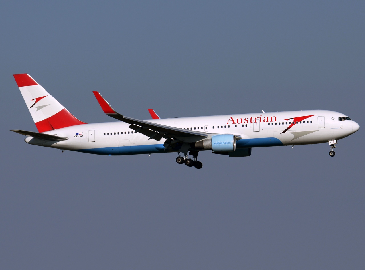 OE-LAX - 767-3Z9(ER)(WL) - Austrian Airlines - VIE - 01-10-2015