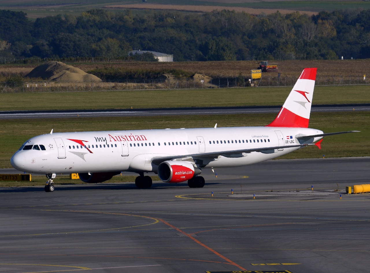 OE-LBC - A321-111 - Austrian Airlines - VIE - 01-10-2015b