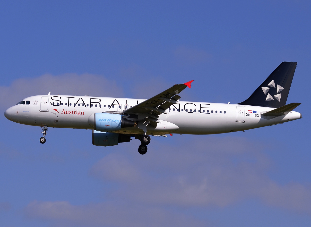 OE-LBX - A320-214 - Austrian Airlines - BRU - 22-04-2015