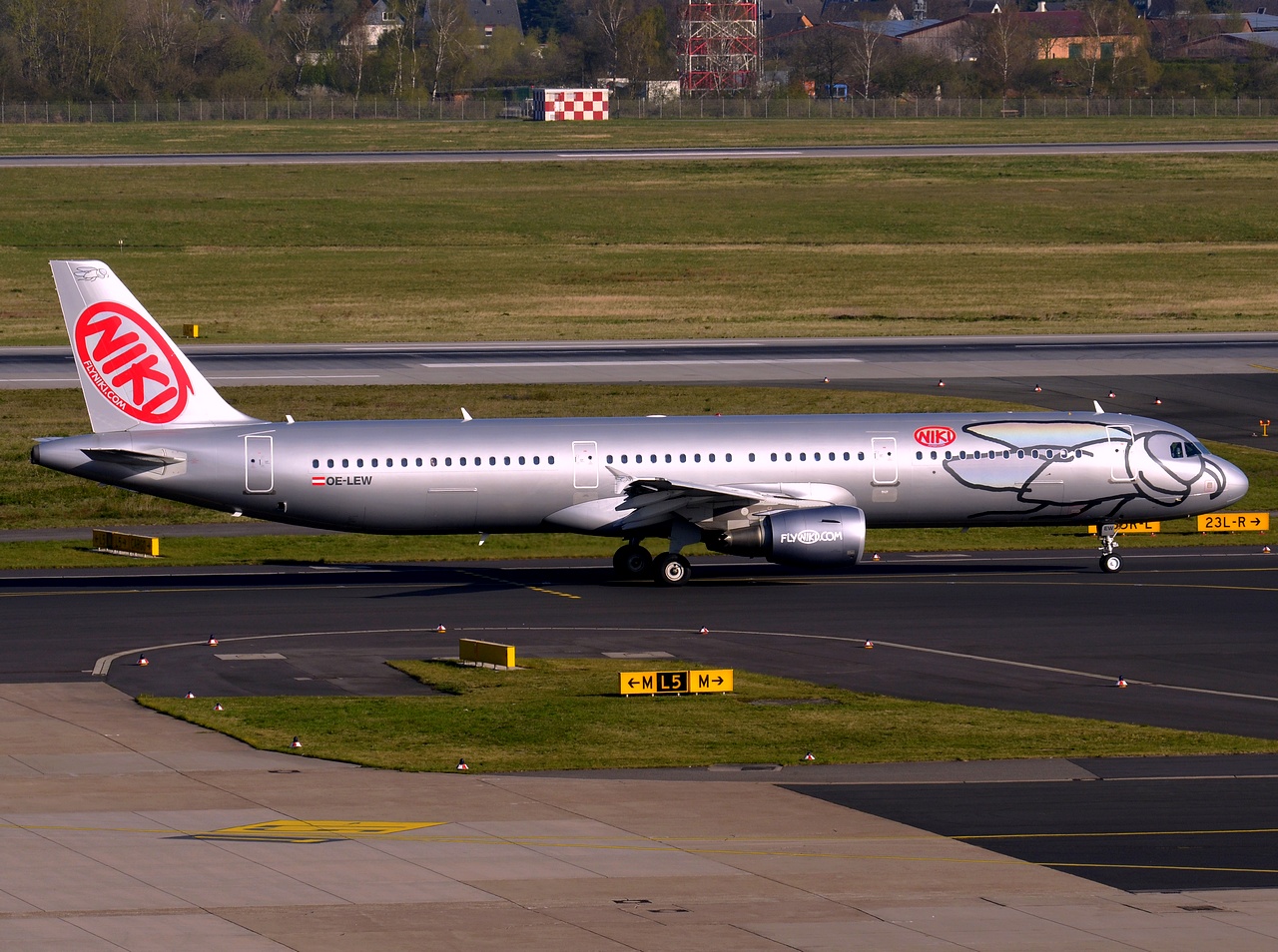 OE-LEW - A321-211 - Niki - DUS - 15-04-2015