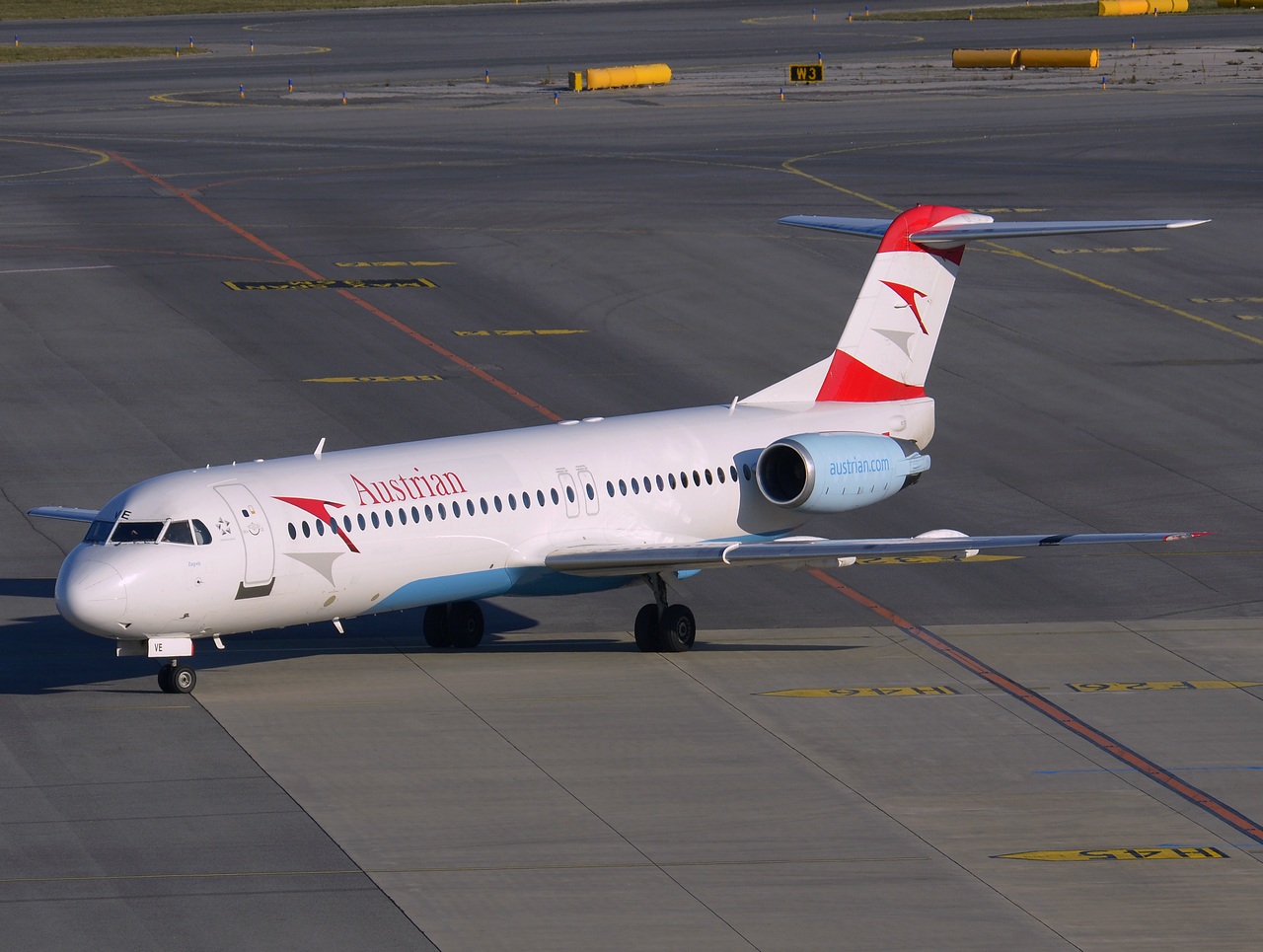 OE-LVE - Fokker 100 - Austrian Airlines - VIE - 01-10-2015
