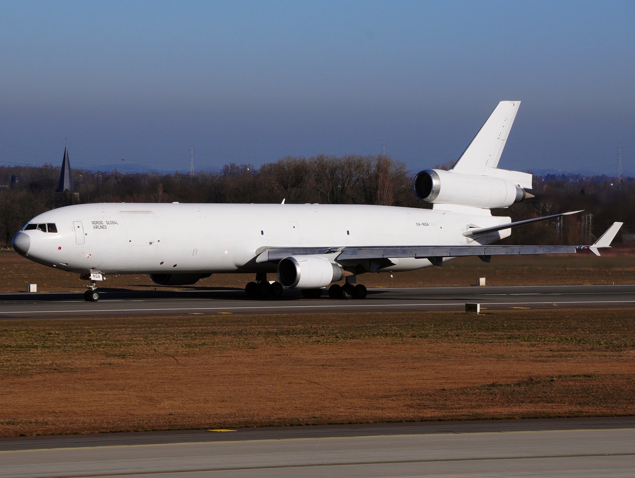 OH-NGA - MD-11-F - Nordic Global Airlines - LGG - 08-03-2015b
