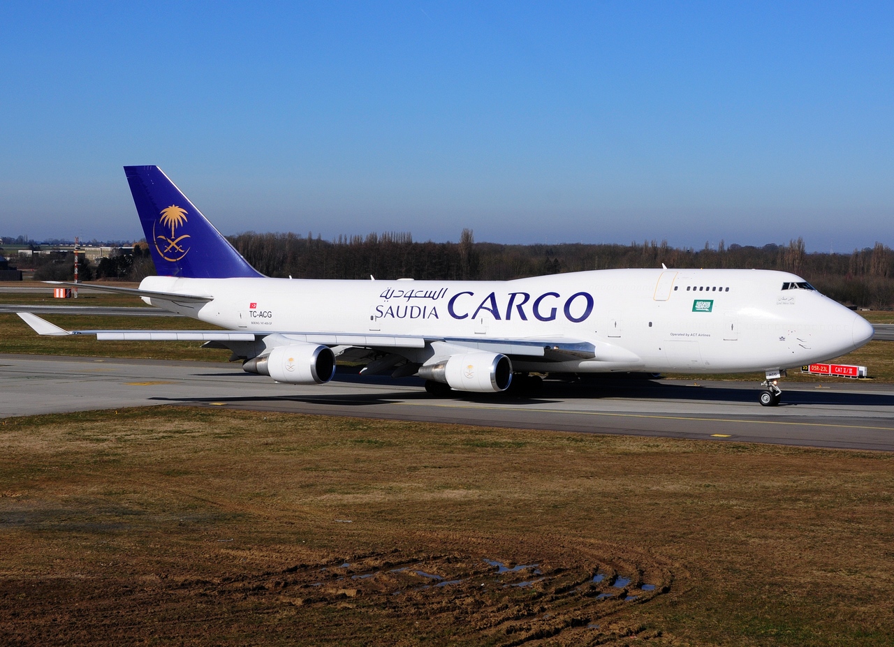 TC-ACG - 747-481 - Saudi Arabian Airlines - LGG - 08-03-2015b