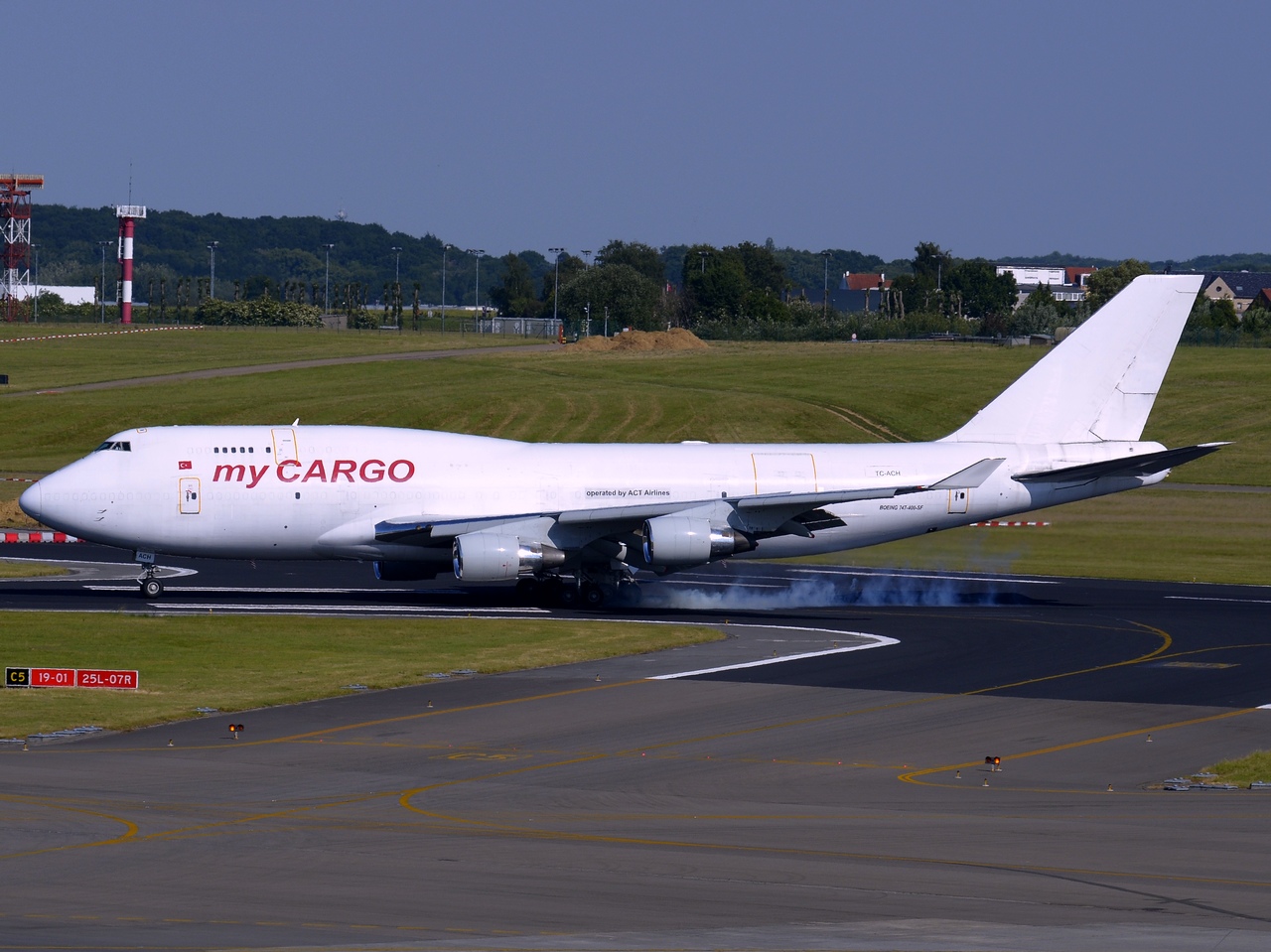 TC-ACH - 747-433 - myCARGO - BRU - 07-06-2015