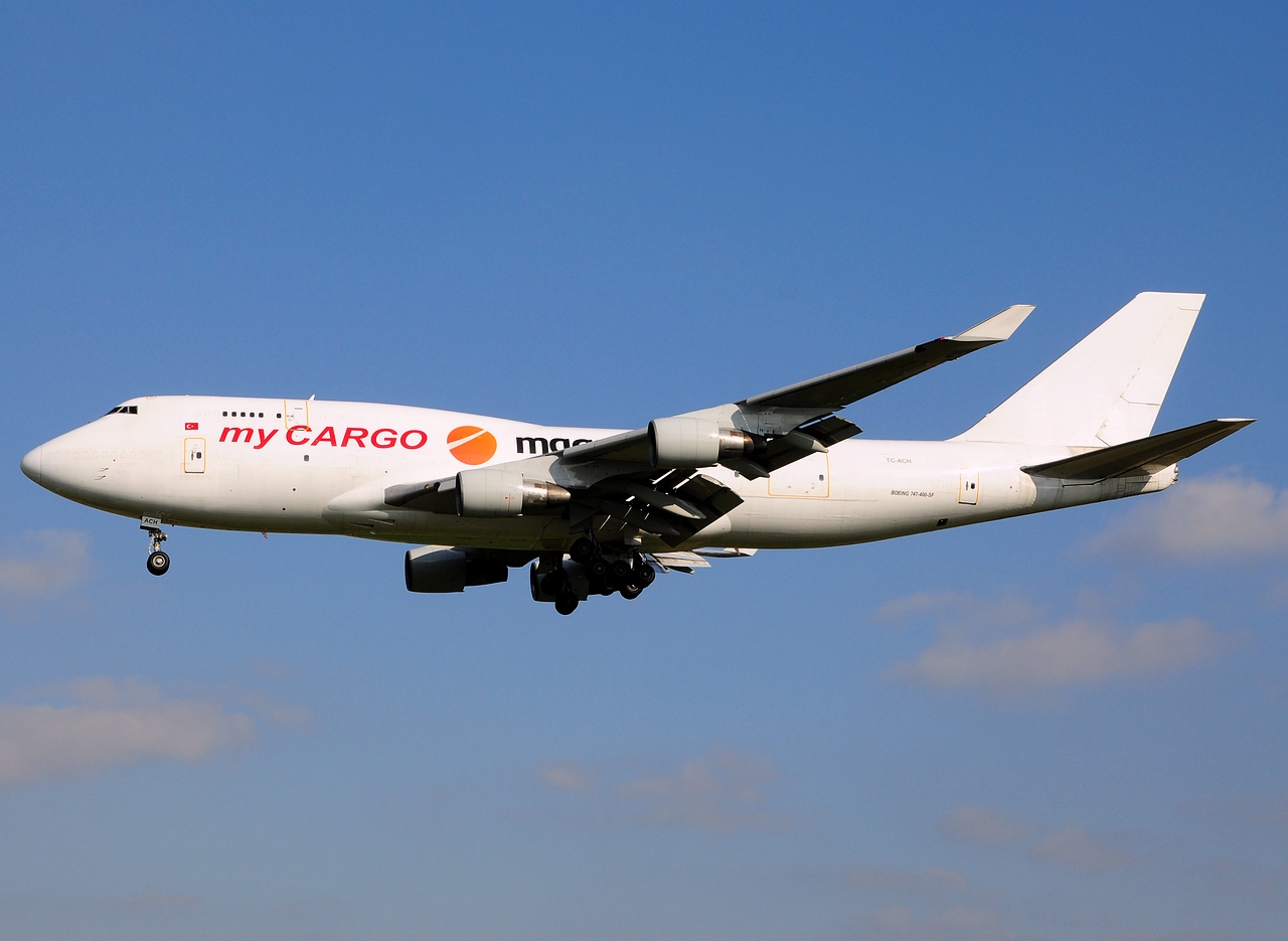 TC-ACH - 747-433 - myCARGO - BRU - 22-04-2015