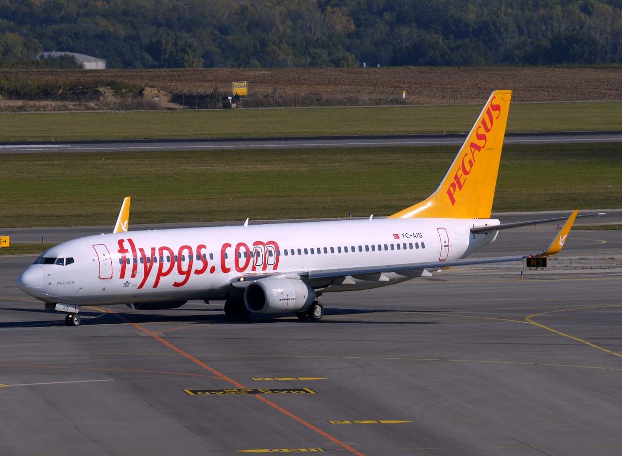 TC-AIS - 737-82R(WL) - Pegasus - VIE - 01-10-2015