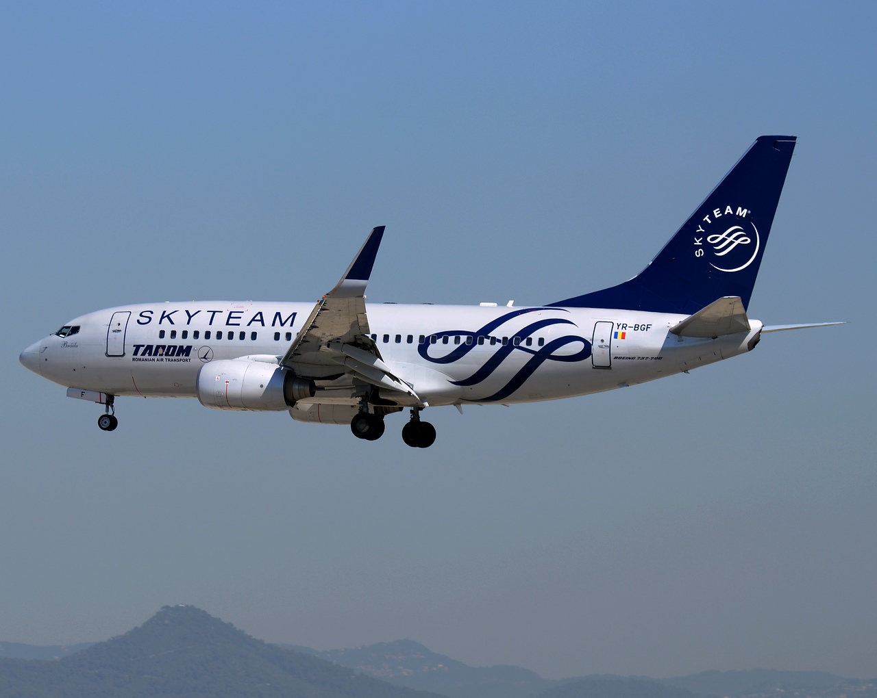 YR-BGF - 737-78J(WL) - Tarom - BCN - 29-06-2015