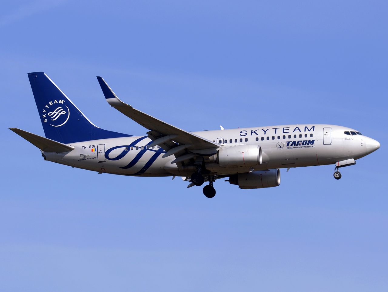 YR-BGF - 737-78J(WL) - Tarom - FRA - 19-04-2015