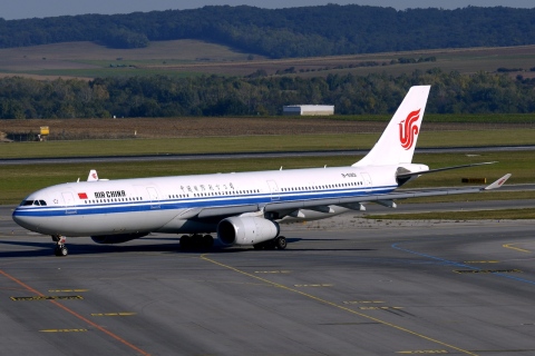 B-5901 - A330-343 - Air China - VIE - 01-10-2015