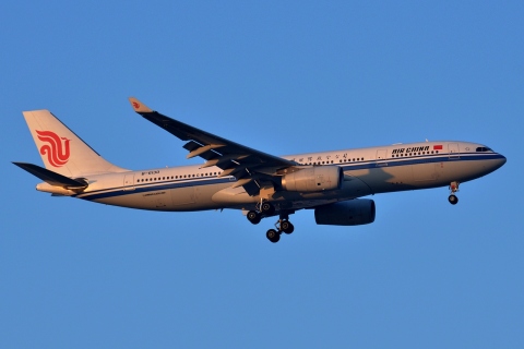B-6130 - A330-243 - Air China - MAD - 16-03-2015