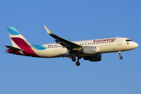 D-AIZV - A320-214(WL) - Eurowings - BCN - 28-06-2015