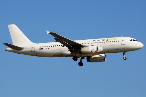 EC-LQL - A320-232 - Vueling - BCN - 29-06-2015b