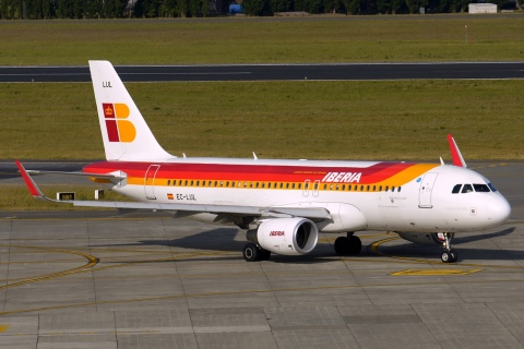 EC-LUL - A320-216(WL) - Iberia - BRU - 08-06-2015