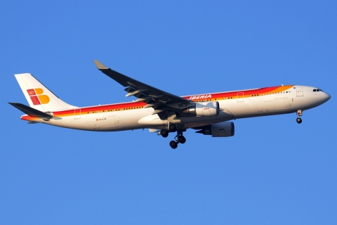 EC-LUX - A330-302 - Iberia - MAD - 16-03-2015