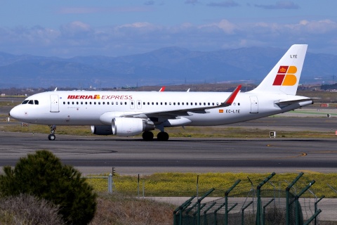 EC-LYE - A320-216(WL) - Iberia Express - MAD - 14-03-2015
