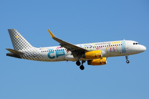 EC-LZM - A320-232(WL) - Vueling - BCN - 29-06-2015b