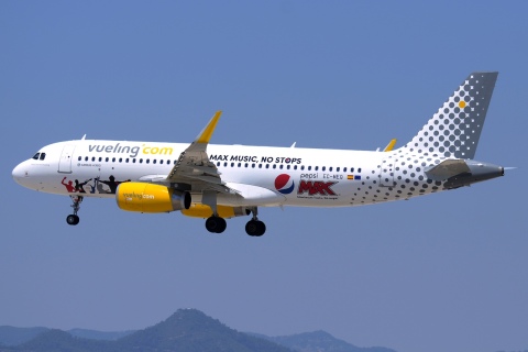 EC-MEQ - A320-232(WL) - Vueling - BCN - 29-06-2015