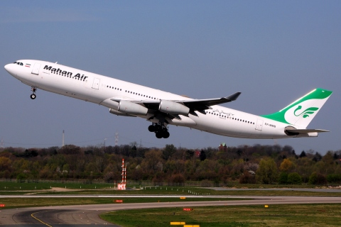 EP-MMB - A340-311 - Mahan Airlines - DUS - 15-04-2015b