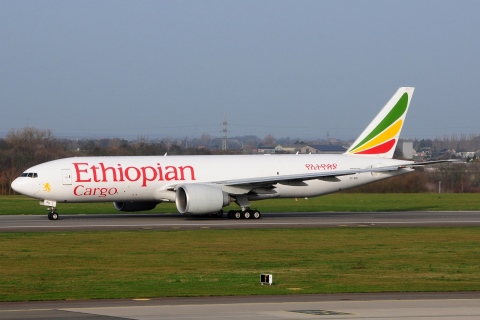 ET-APU - 777-F6N - Ethiopian Airlines - LGG - 27-12-2015