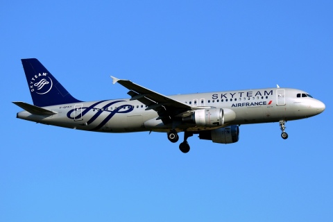 F-GFKY - A320-211 - Air France - BCN - 28-06-2015