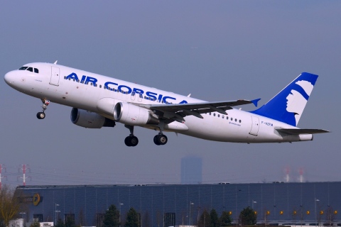 F-HZFM - A320-216 - Air Corsica - ORY - 07-03-2015
