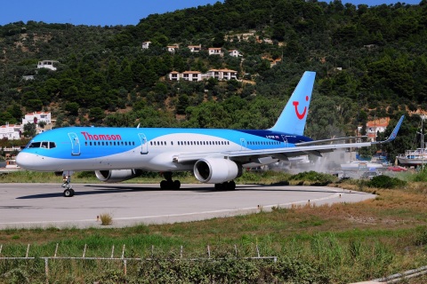 G-BYAW - 757-204(WL) - Thomson Airways - JSI - 24-07-2015b