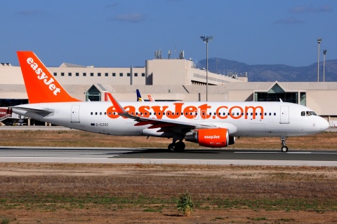 G-EZOC - A320-214(WL) - easyJet - PMI - 25-08-2015