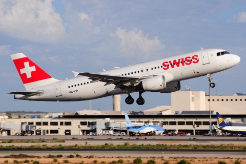 HB-IJH - A320-214 - Swiss - PMI - 22-08-2015