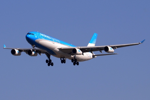 LV-FPU - A340-313 - Aerolineas Argentinas - MAD - 16-03-2015c