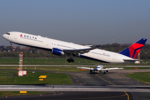 N832MH - 767-432(ER) - Delta Air Lines - DUS - 15-04-2015