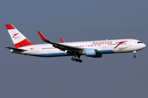 OE-LAX - 767-3Z9(ER)(WL) - Austrian Airlines - VIE - 01-10-2015