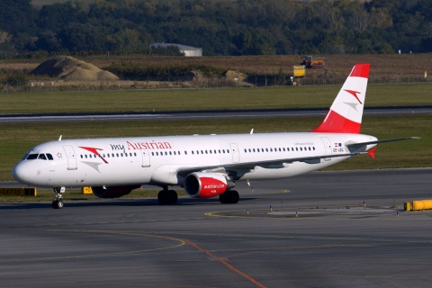 OE-LBC - A321-111 - Austrian Airlines - VIE - 01-10-2015b