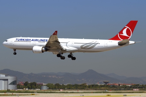 TC-JNT - A330-303 - Turkish Airlines - BCN - 29-06-2015