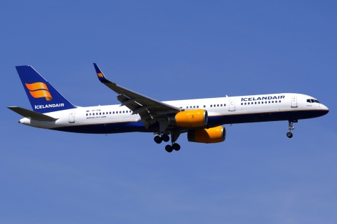 TF-FIN - 757-208(WL) - Icelandair - FRA - 19-04-2015