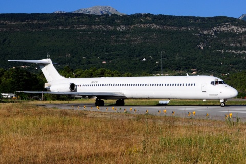 UR-CJU - MD-83 - Dart Airlines - TIV - 11-07-2015c