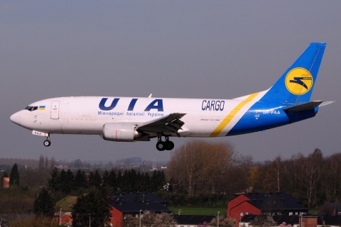 UR-FAA - 737-3Y0 - Ukraine International Airlines - LGG - 14-04-2015