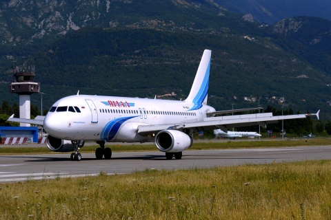 VP-BCN - A320-232 - Yamal Airlines - TIV - 11-07-2015b