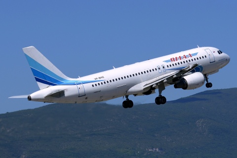 VP-BHZ - A320-214 - Yamal Airlines - TIV - 11-07-2015b