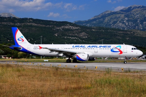 VP-BVP - A321-211 - Ural Airlines - TIV - 10-07-2015b