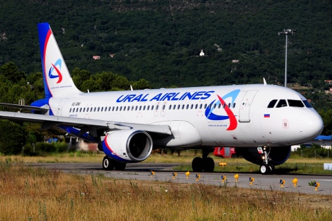 VQ-BNI - A320-214 - Ural Airlines - TIV - 11-07-2015b