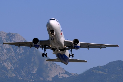 VQ-BNI - A320-214 - Ural Airlines - TIV - 11-07-2015e
