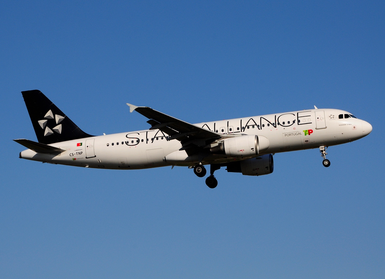 CS-TNP - A320-214 - TAP _ Air Portugal - LIS - 22-06-2016