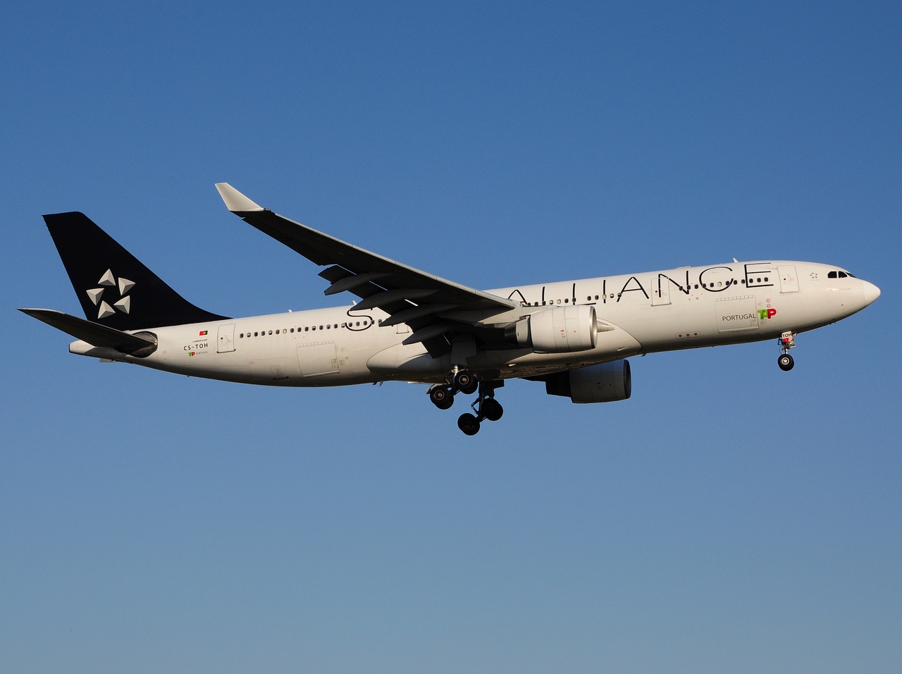 CS-TOH - A330-223 - TAP _ Air Portugal - LIS - 22-06-2016