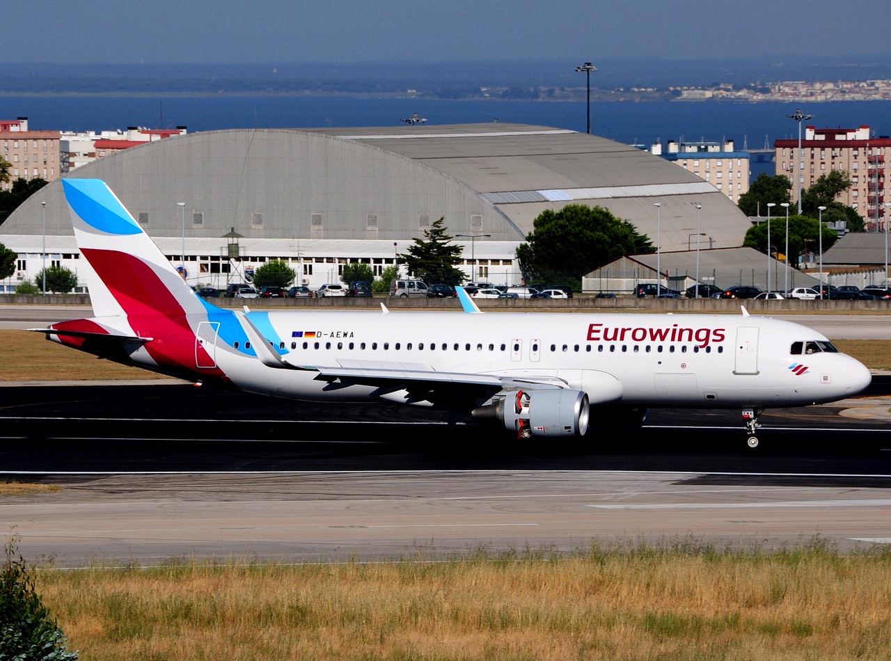 D-AEWA - A320-214(WL) - Eurowings - LIS - 22-06-2016