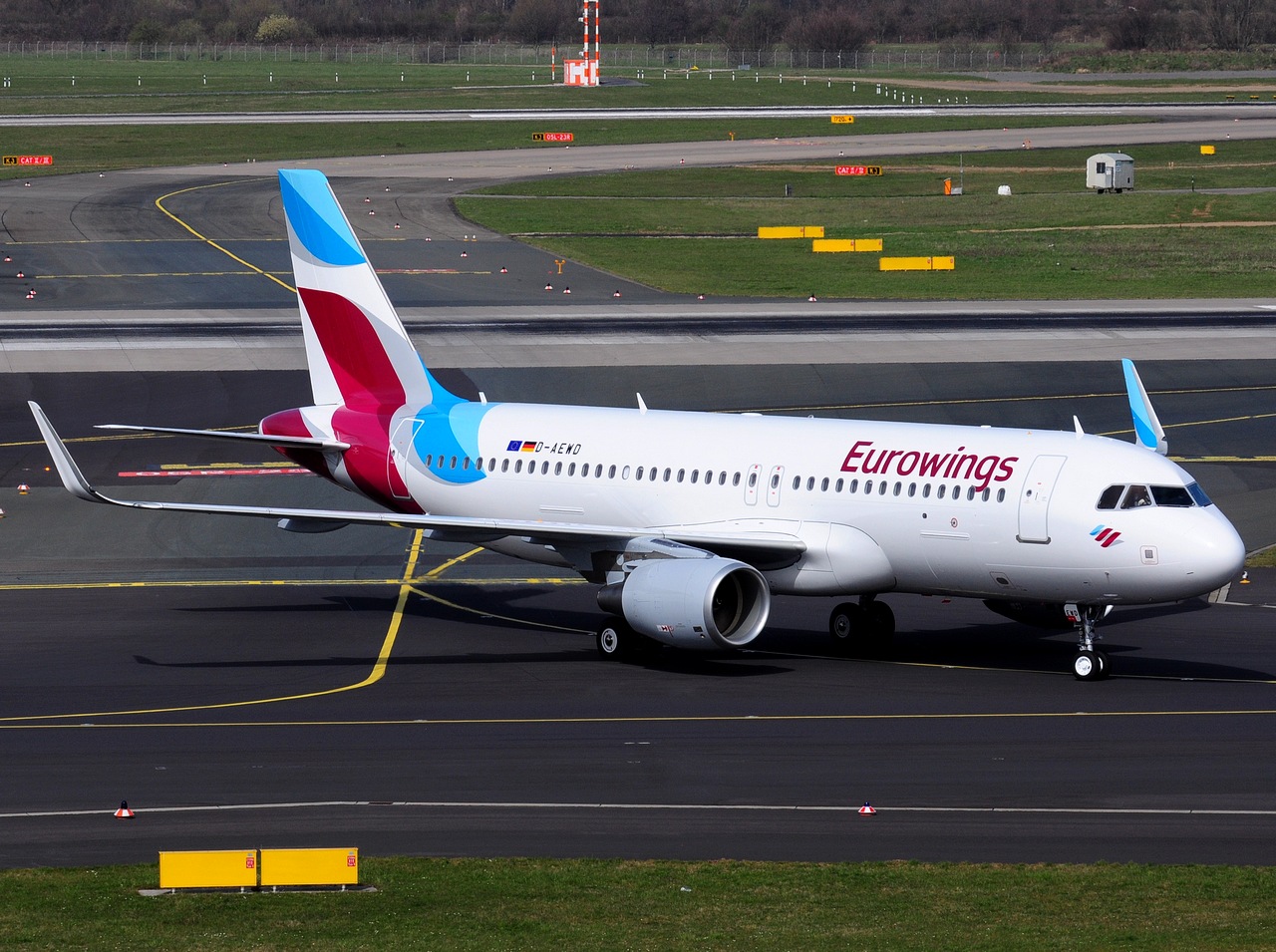D-AEWD - A320-214(WL) - Eurowings - DUS - 02-04-2016