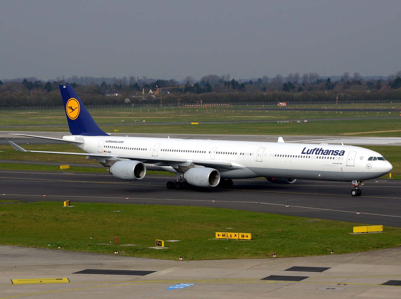 D-AIHO - A340-642 - Lufthansa - DUS - 02-04-2016